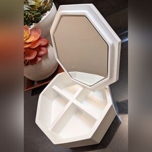 BROYHILL OCTAGON MIRROR STORAGE, NWOT